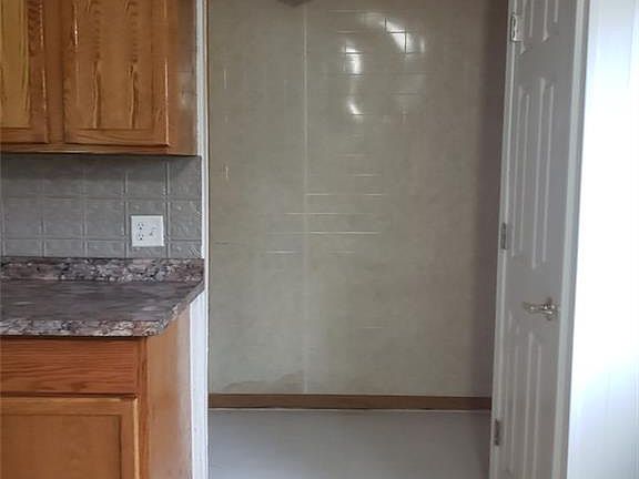 5th image of 713 W Larson St
