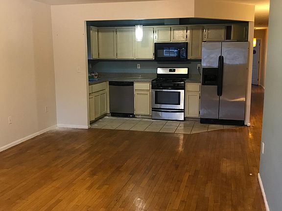 3rd image of 224 Pugsley Ave #1