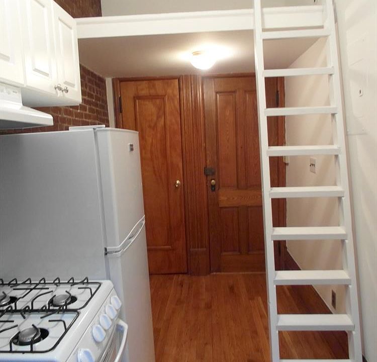 2nd image of 148 W 70th St APT 14