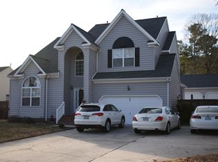 2710 River Oaks Dr, Chesapeake, VA 23321