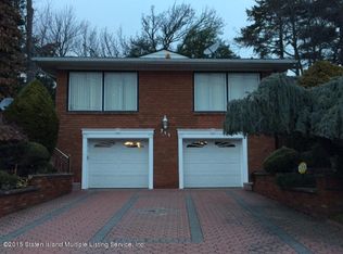 711 W Fingerboard Rd, Staten Island, NY 10305