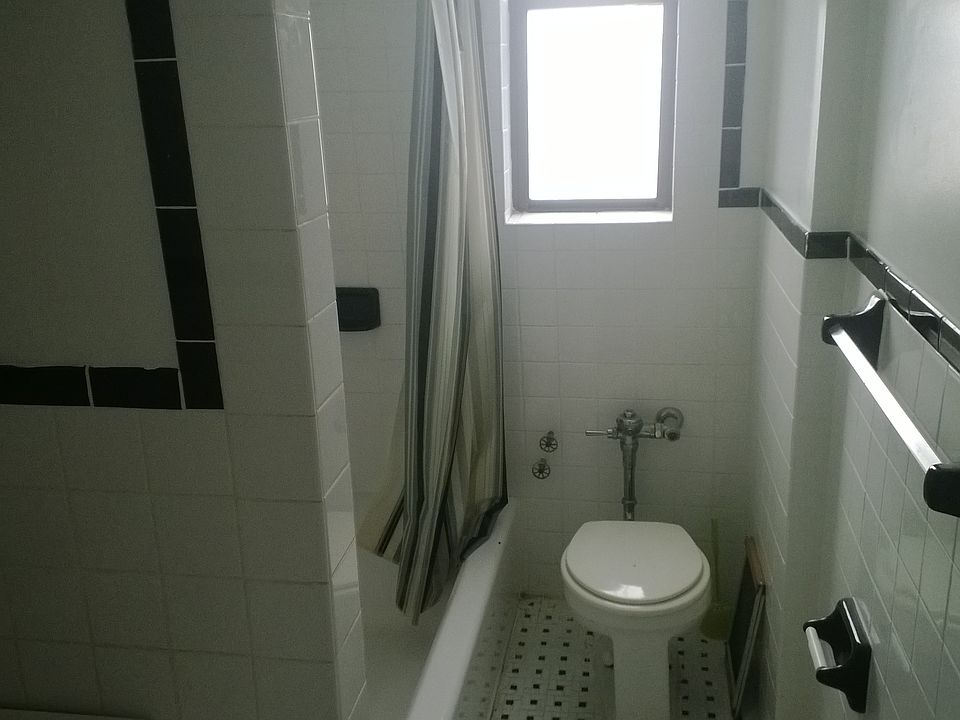 2nd image of 555 E 85th St