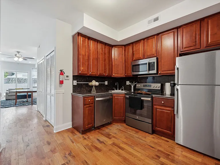 3209 W Montgomery Ave — Photo 3