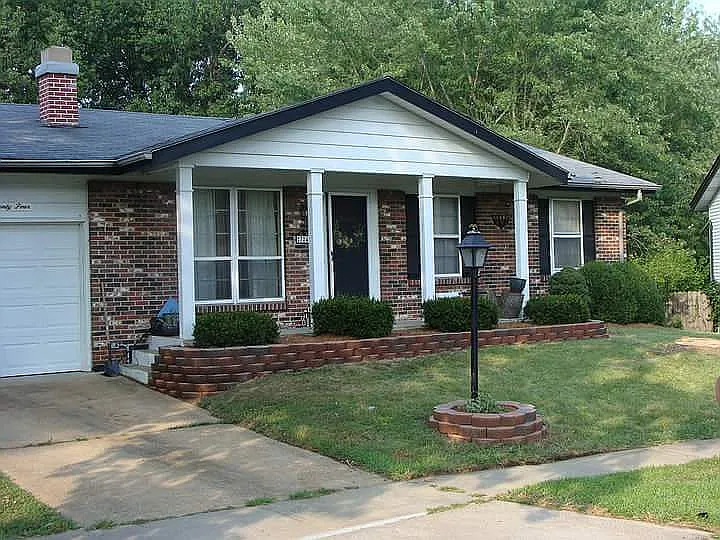 724 Rockshire Dr photo 1