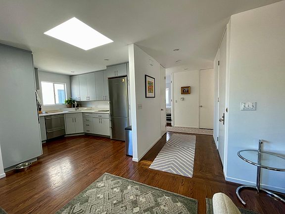 4th image of 1105 Dolores St