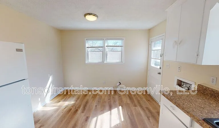 1427 Grant Cir #C — Photo 6