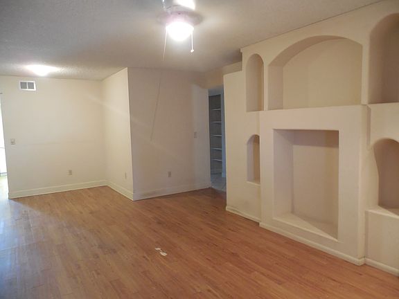 5th image of 2833 W Gardenia Ave