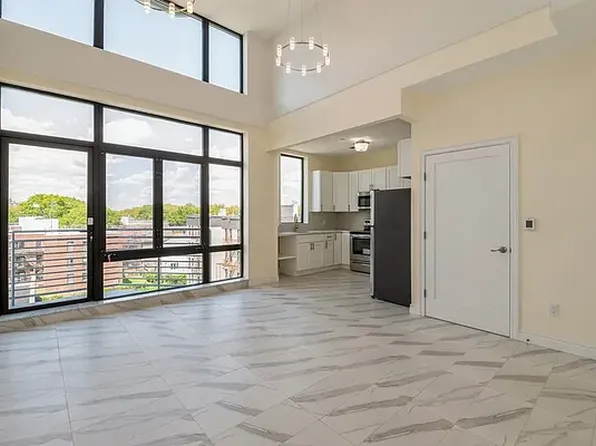 326 Avenue U image 7 of 7