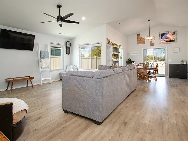 406 Hildago Way — Photo 30