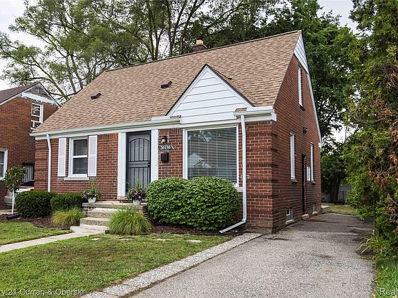 3rd image of 20150 Greenlawn St