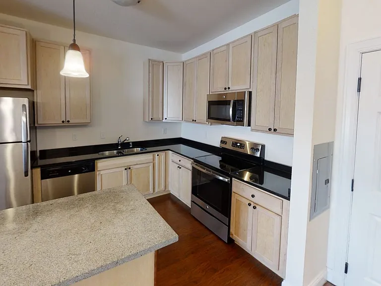 Delafield Woods Apartments — Photo 34