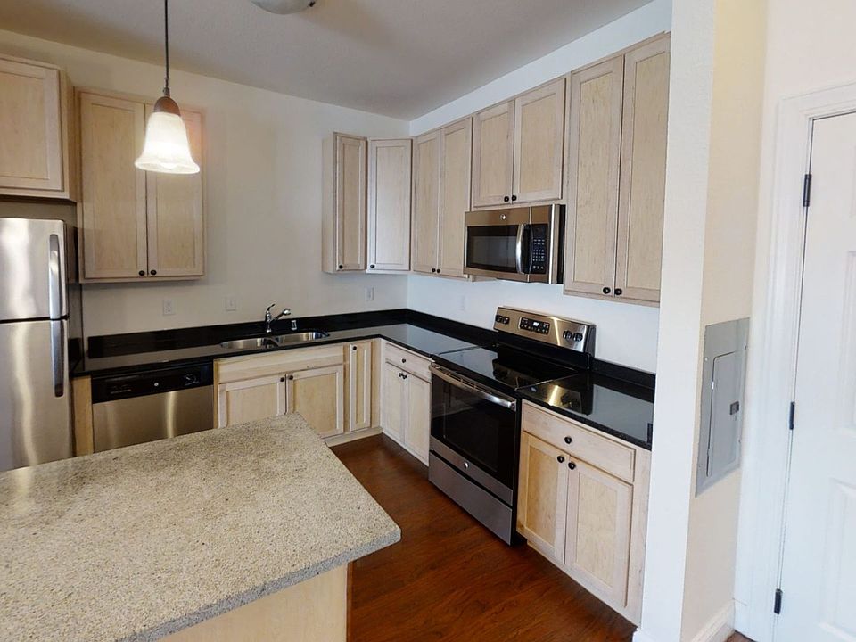 Delafield Woods Apartments 411 Bleeker St Delafield WI Zillow