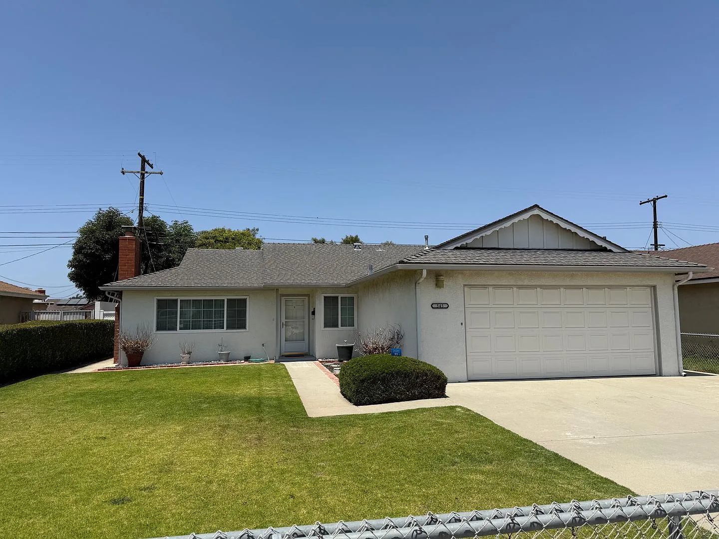 Charming 3-Bed, 2-Bath Home in Quiet Port Hueneme Neighborhood — Photo 3