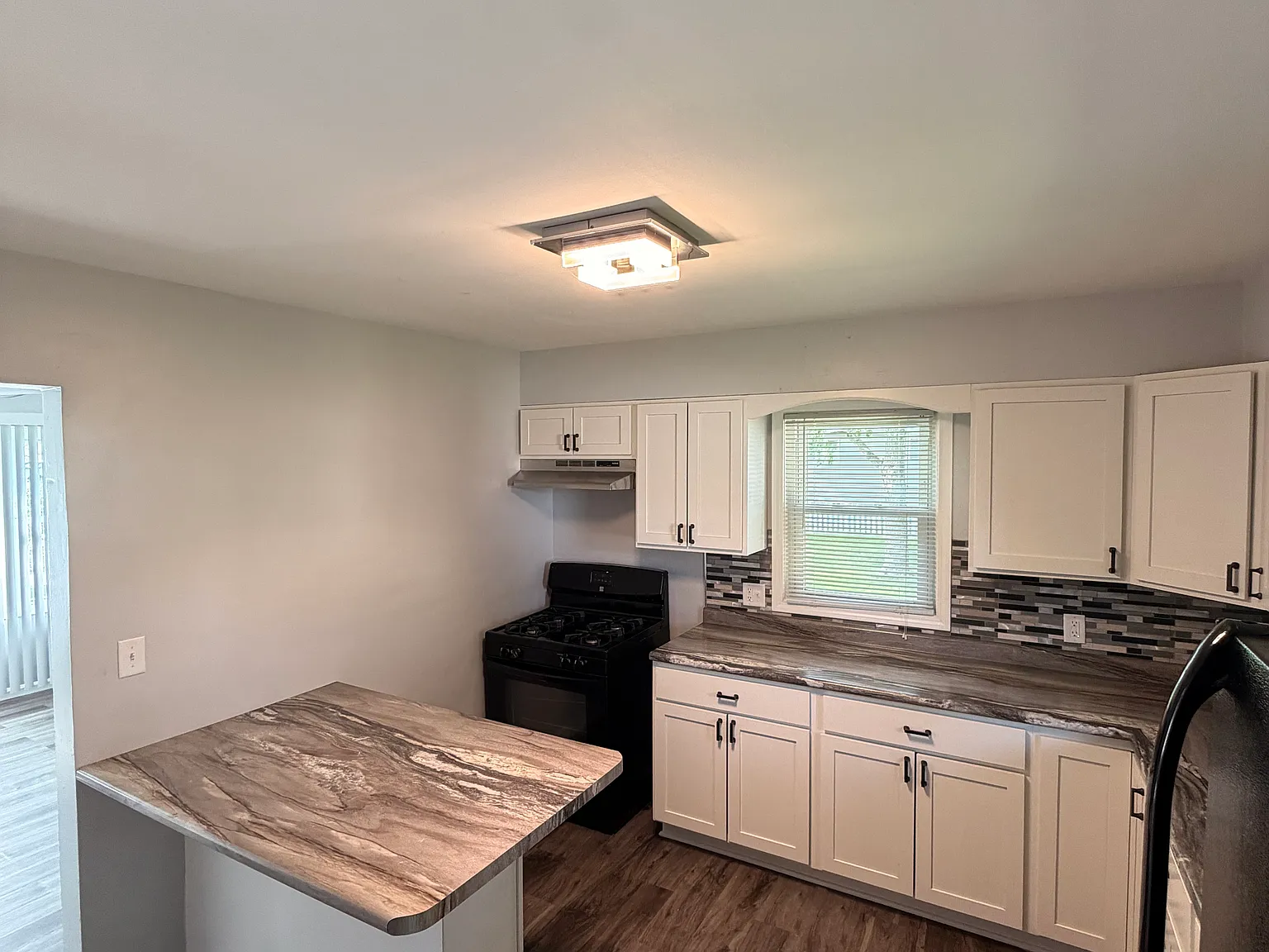 3 bed, 1092 sqft, $1,895 — Photo 4