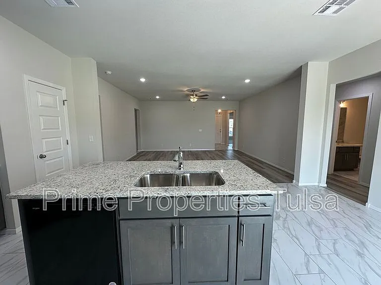 13441 S 72nd Ct E — Photo 18