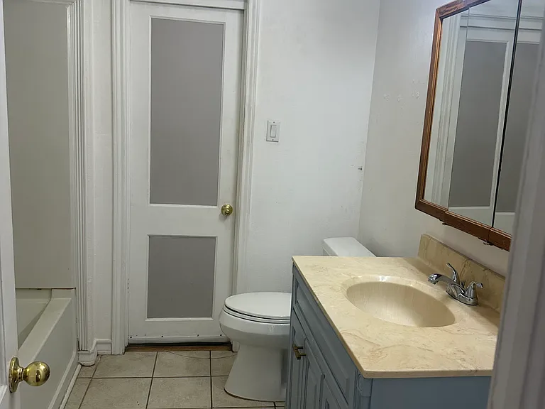 122 S Bishop St — Photo 13