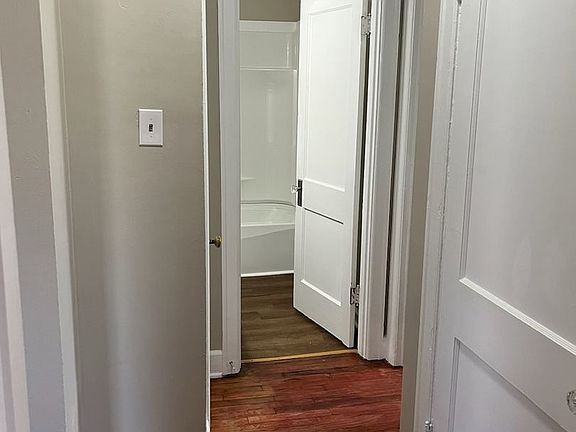 2nd image of 1046 Meadow Ln