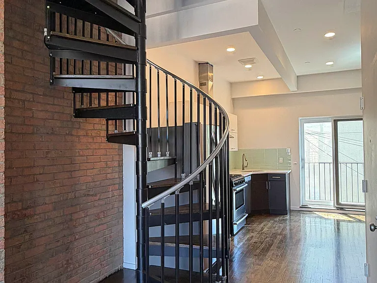 551 Lorimer St #PENTHOUSE — Photo 3