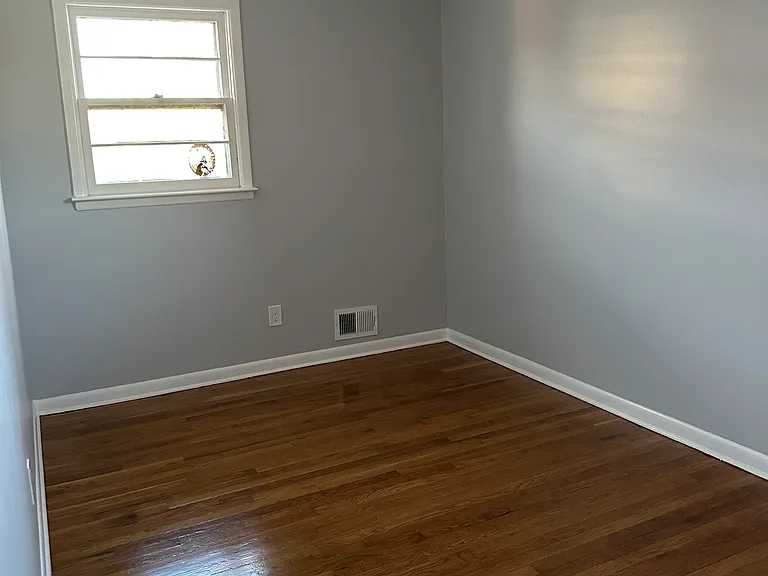 632 E Elm St — Photo 2