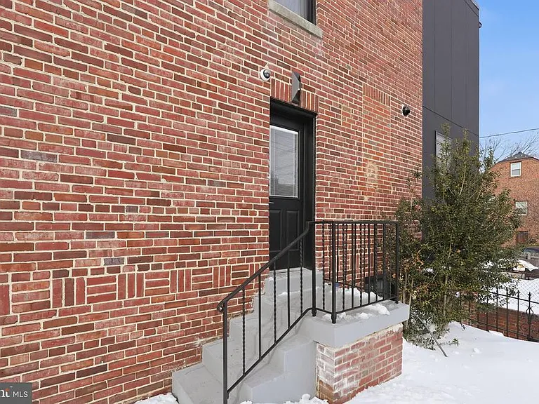 1301 Somerset Pl NW — Photo 22