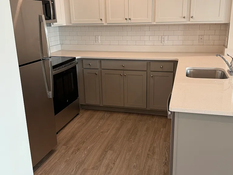 College Park Apartments — Photo 20