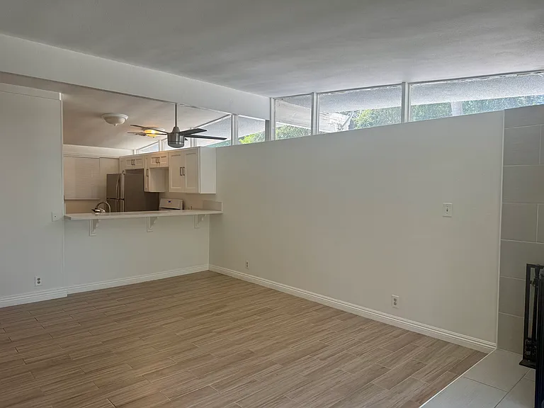 1123 Gravelia St — Photo 9