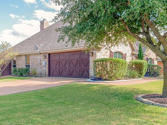4th image of 301 Bay Hill Ct