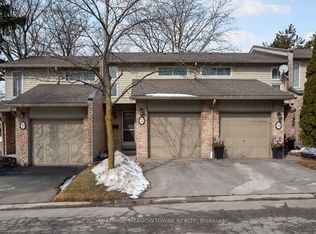 2075 Asta Dr S #32, Mississauga, ON L5A 2T5