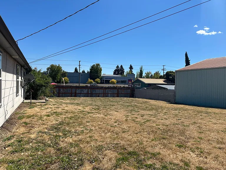 1186 NE Alpine Ave — Photo 11