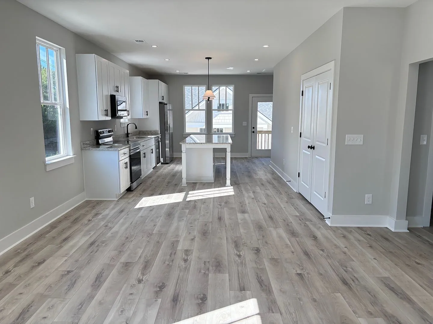 2703 Clark St Front Duplex — Photo 4