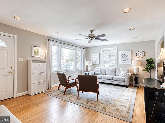 3rd image of 611 Goucher Ave