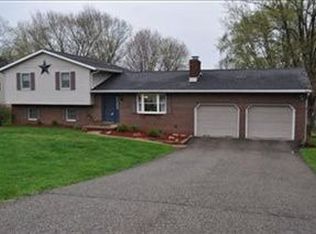 305 Kelly Cir, Zanesville, OH 43701