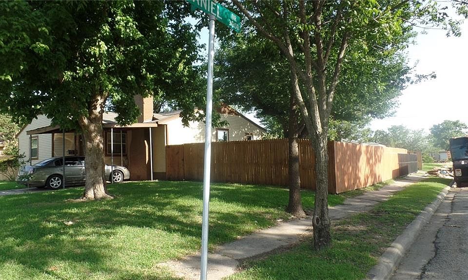 2nd image of 1324 Gary Dr