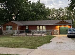 203 W 2nd St, Tonganoxie, KS 66086