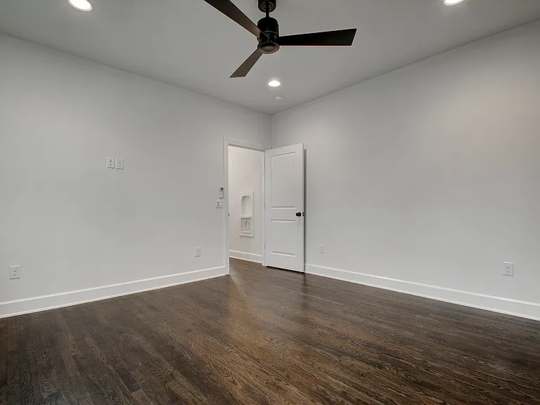 1208 W 22nd St — Photo 22
