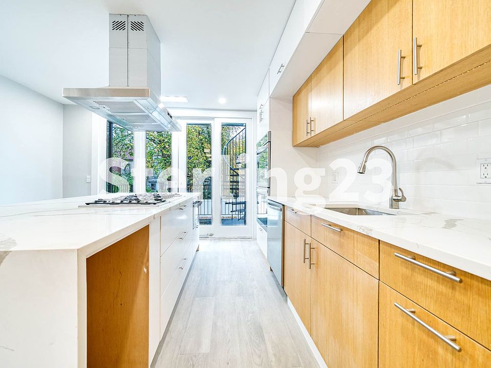 1st image of 455 18th St #1