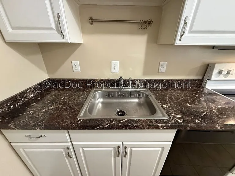 14611 Earlham Ct — Photo 13
