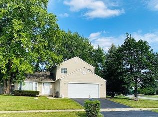 2805 Fox Hill Rd, Aurora, IL 60504