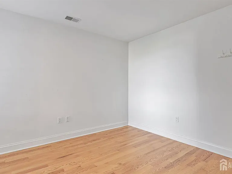 112 N Broadway St #C — Photo 18