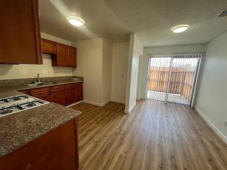 Flower Street Apartments — Photo 11