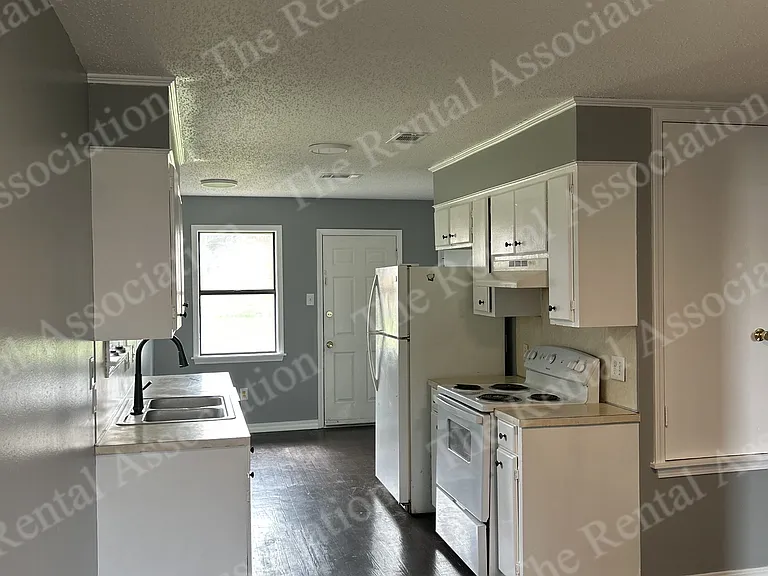 1910 Illinois Ave — Photo 11
