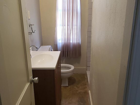 4th image of 1504 W Comanche Ave