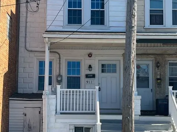 911 Green St, Marcus Hook, PA 19061