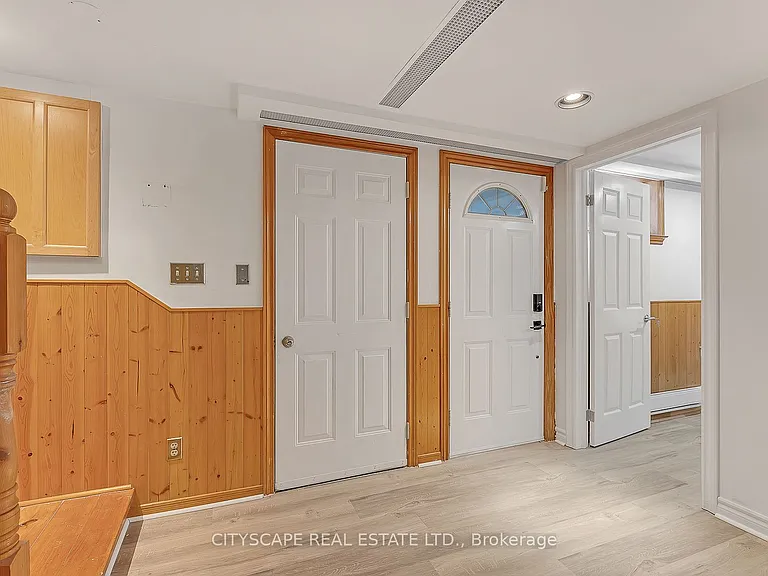 1345 Saint James Ave #UPPER — Photo 2