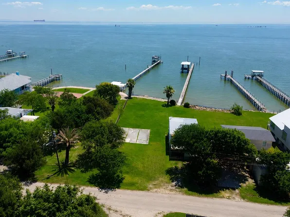 915 5th St, San Leon, TX 77539