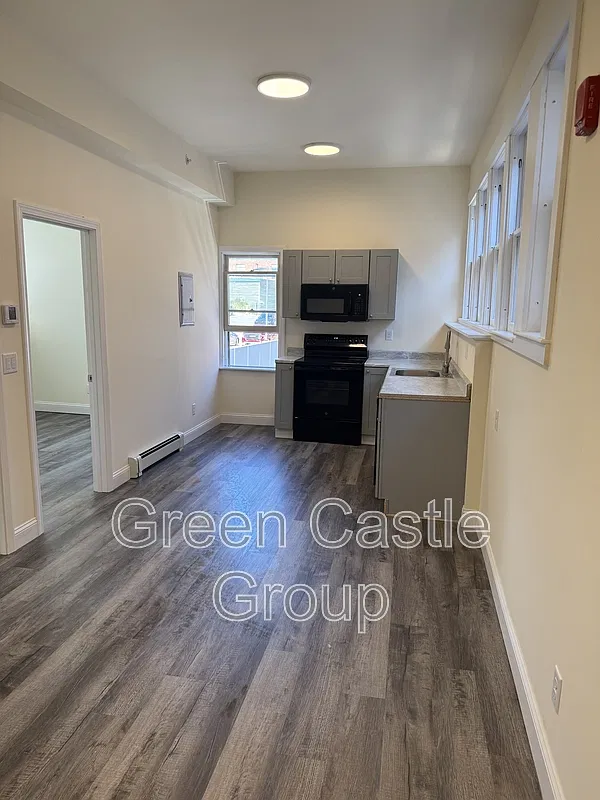 3 bed, 1.0 bath, $2,880 — Photo 3