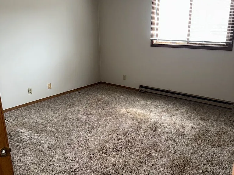 2319 Meadow Ln — Photo 8