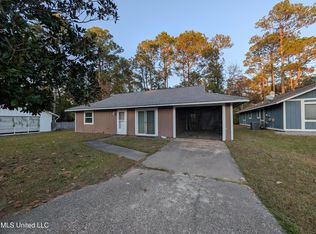 6 Stag Ct, Diamondhead, MS 39525