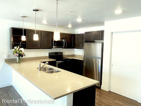 5th image of 3378 N 27th Ave #307