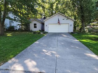 807 Townsend Cres E, Algonac, MI 48001